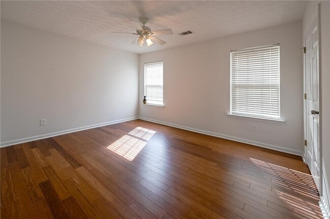 Photo - 3998 Oak Crossing Dr NE