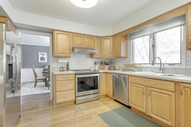 Photo - Fully Furnished 5 Bedroom 2.5 Bathroom in Madison, WI