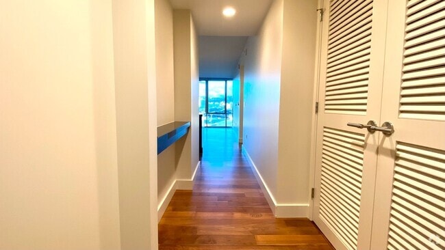 Building Photo - Available NOW - 1 BED/1 BATH w/1 PRKG in h... Unit 708 Rental