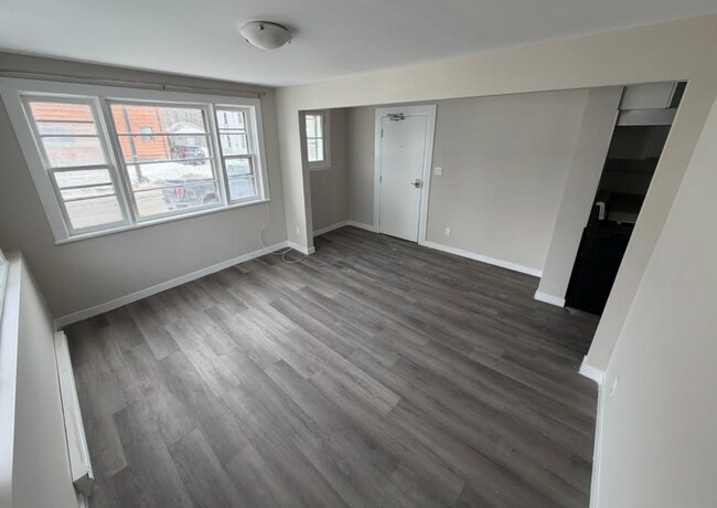 Photo - 142 Brock St Unit 3