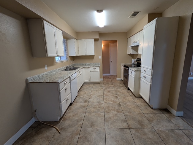 Photo - 3022 W San Gabriel Ave