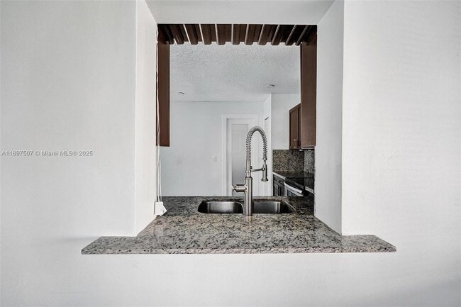 Photo - 8105 SW 10th St