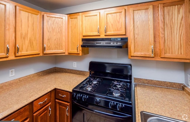 Building Photo - Renovated 3-Bedroom Apartment in Prime SE ... Unit B2