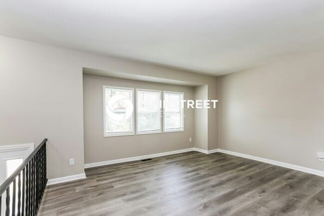 Photo - 3 Bedroom Pet-Friendly Home in Columbus, OH with Main Street Renewal