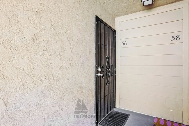 Building Photo - Charming 1-bedroom, 1-bath Condo in Huntington Beach
