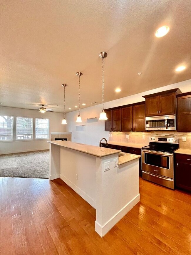 Photo - 3 Bedroom / 2.5 Bath Condo with 1 car attached garage in Fossil Lake Subdivision in Fort Collins, CO Unidad C104