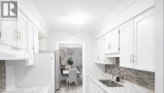 Photo - 21 Conestoga Rd