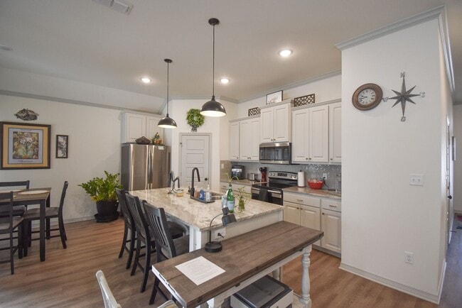 Photo - Available! Gorgeous 3 Bedroom 2 Bath in Tyler!
