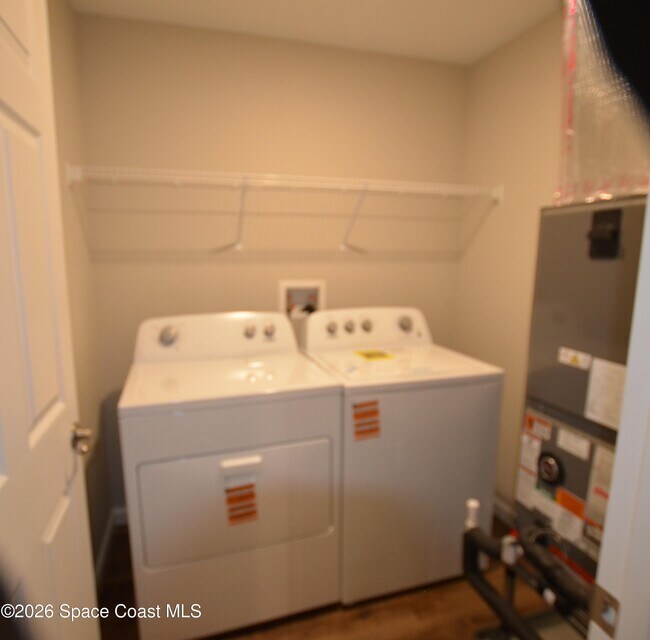 Photo - 340 Dolphin St SE