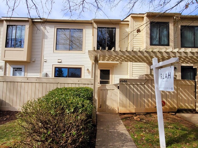 Lovely 2Bd/1.5Bth TH in Gaithersburg Montg... - Lovely 2Bd/1.5Bth TH in Gaithersburg Montg... House