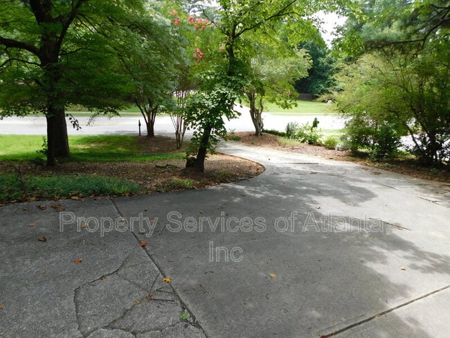 Photo - 626 Indian Hills Pkwy NE