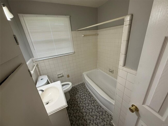 Photo - 2030 Windsor Ave