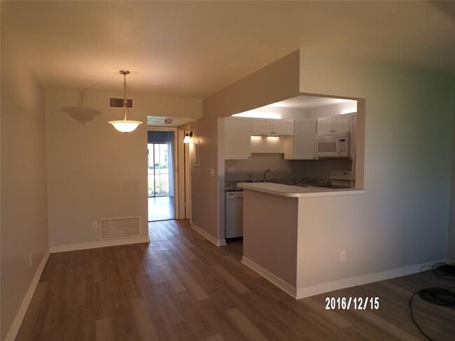 Building Photo - 106 Spring Lake Ct Unit 104