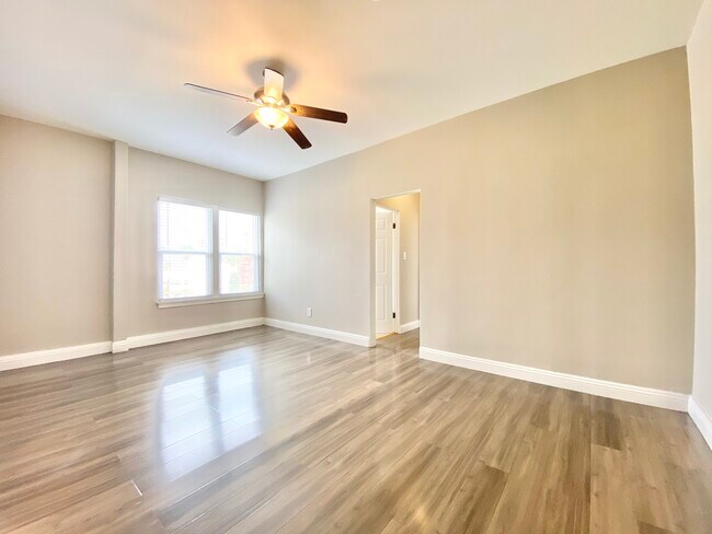 Photo - 3715 1st St Unidad 310A