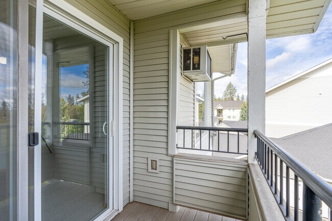 1BR, 1BA - 770SF - Balcony