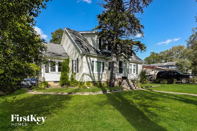 Photo - 14 E Willow Dr House