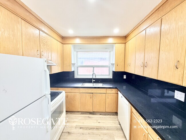 Photo - All-Inclusive 3-Bedroom Apartment with Balcony & In-Unit Laundry – Kitchener Unit A