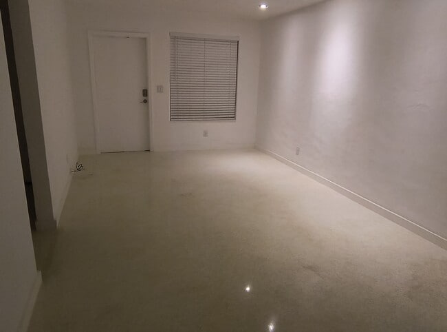 Building Photo - 4900 SW 28th Ter Rental