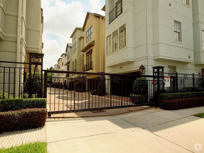 Building Photo - 1428 Wichita St Rental