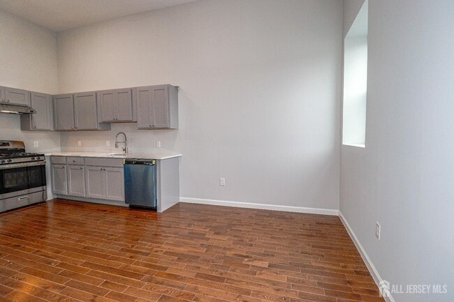 Photo - 33 Second St