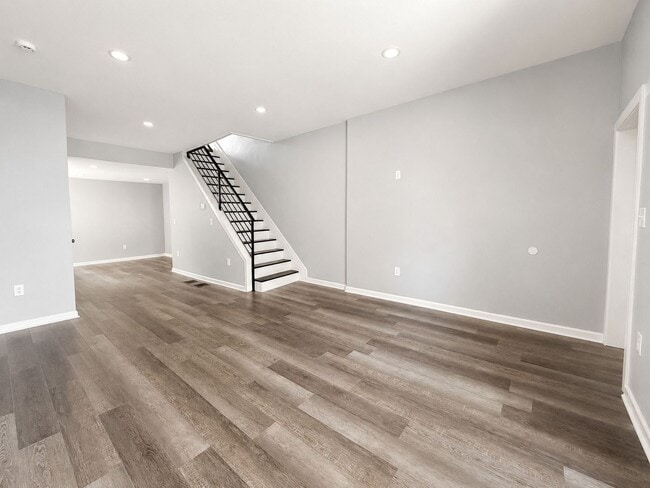 Photo - 924 Maple Terrace