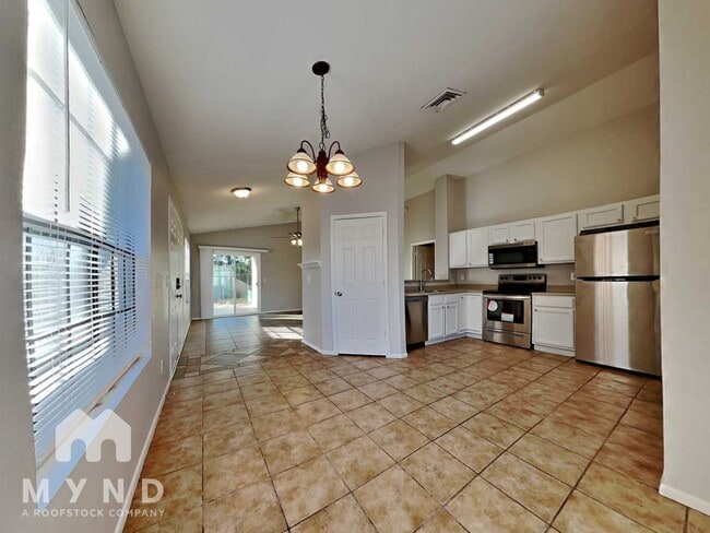 Building Photo - 8913 W Fairmount Ave