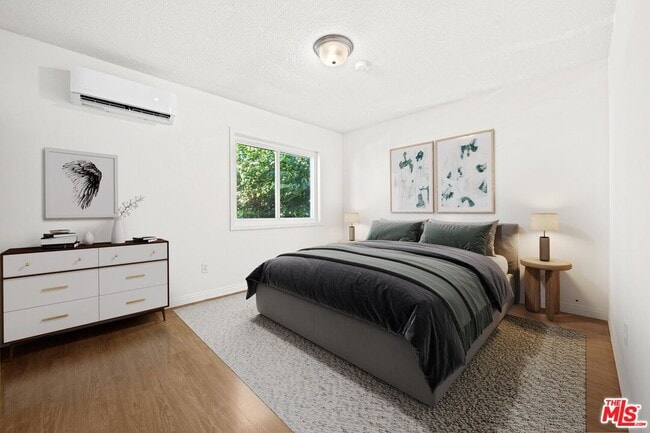 Photo - 648 N Grand Ave Unit 648