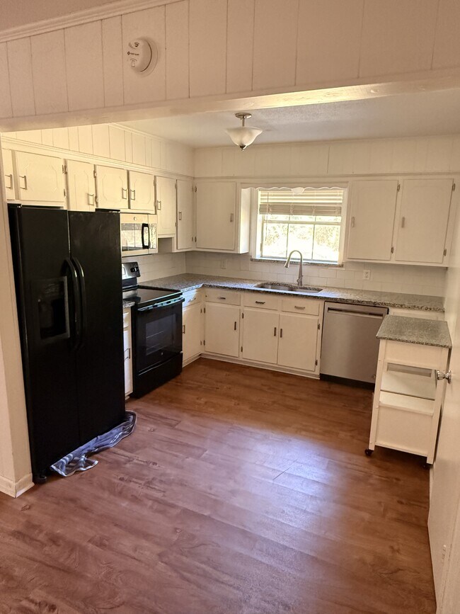 Photo - 1412 Sleepy Hollow Ln