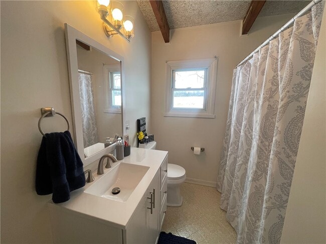 Photo - 4292 Clover St