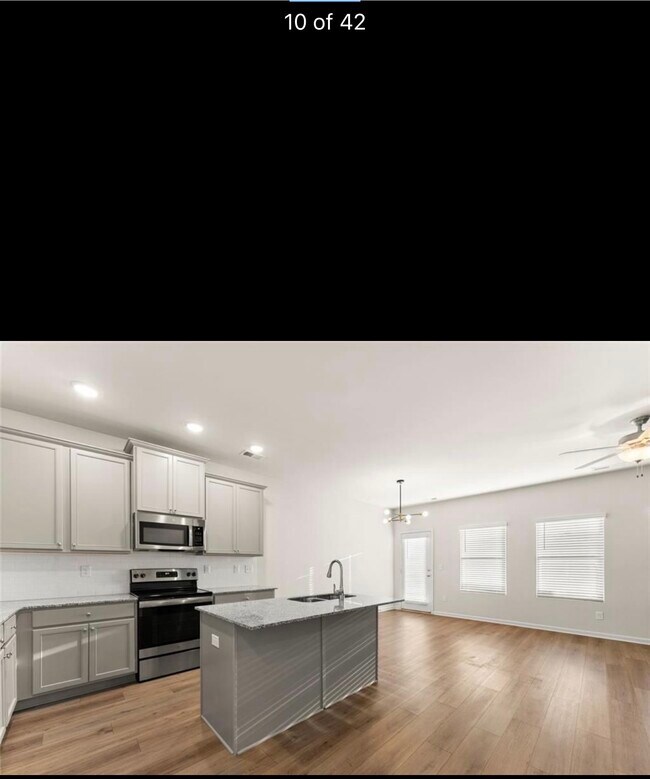 Photo - 76 Regent Park