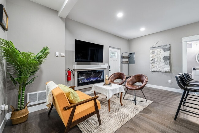 Photo - 21031 NE 4th St Unit SI ID1035936P