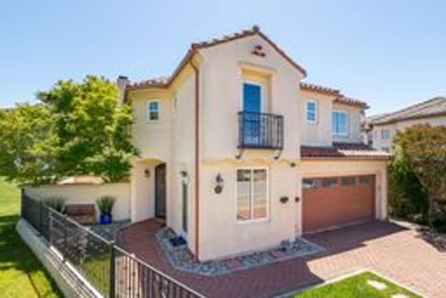 Photo - Private 4-Bedroom Cul-de-Sac Home with Hot Tub & Two Living Areas