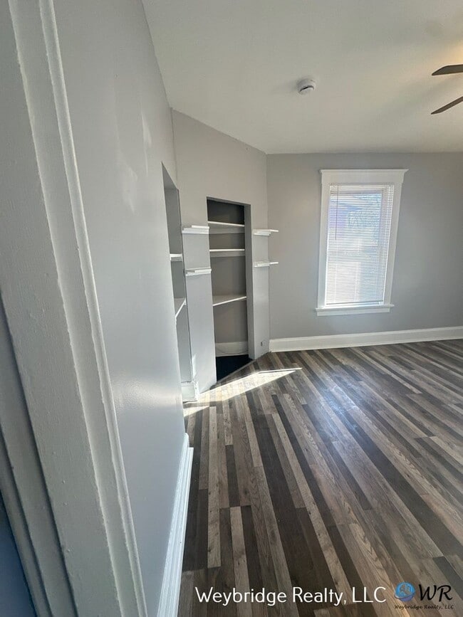 Building Photo - 407 Jackson Ave Unit 407 Jackson 2