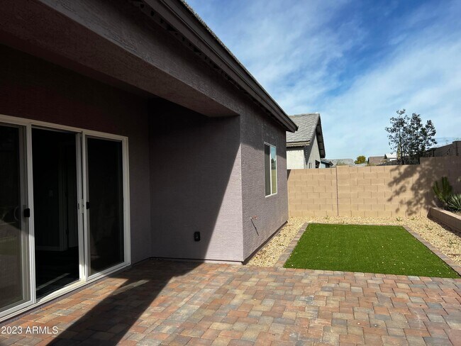8017 S 6th Dr.