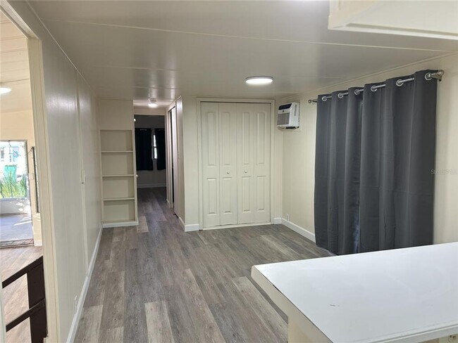 Photo - 1410 Lakeview Dr House