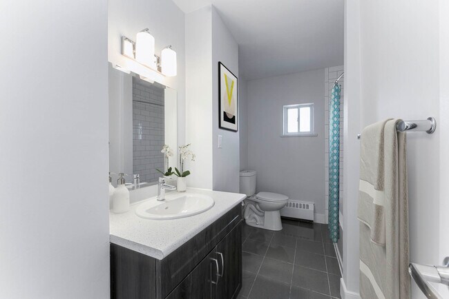 Photo - 317-337 Home St