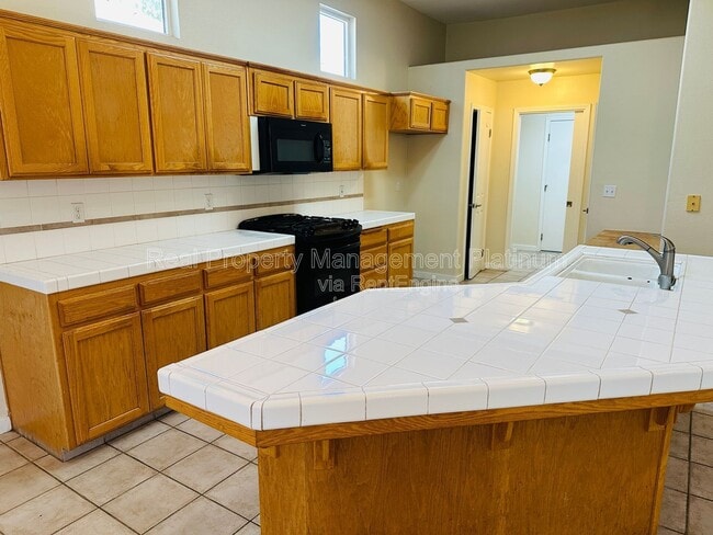 Building Photo - 2012 Riverview Dr