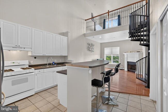Building Photo - 501 Hungerford Dr Unit 307