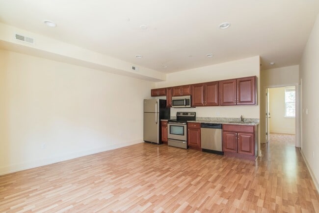 Building Photo - 1513 Master St Unit 3