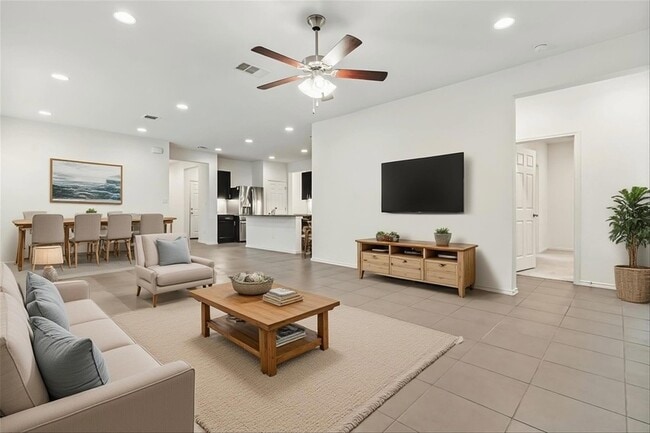 Photo - 533 Sweetwood Ln