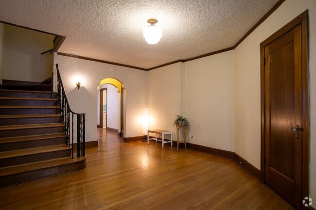Building Photo - Stunning 1930s Townhouse in Spanish-style ... Unit 214