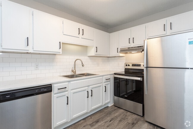 2BR, 1BA - 640SF 2B - Kitchen - The Avery Apartments