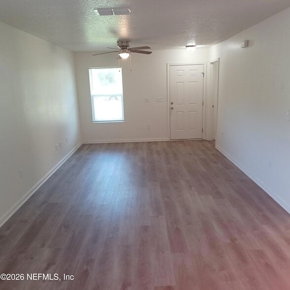 Photo - 916 W 9th St