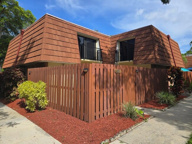 Photo - 1480 Masters Cir