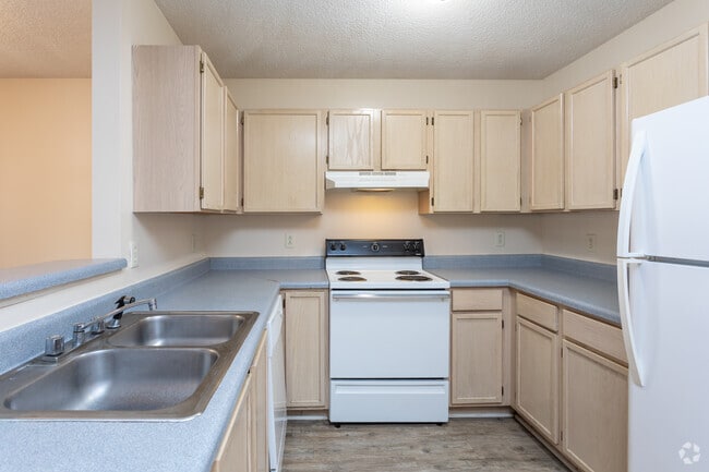 2BR, 2BA - 854SF- Kitchen