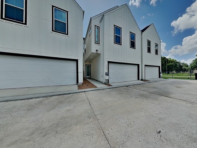 Building Photo - 9902 Clark Rd Rental