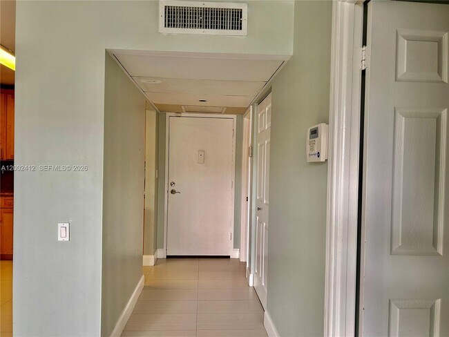 Photo - 2731 Taft St Unit 108