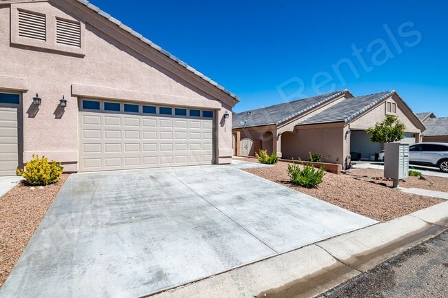 Photo - DON'T MISS THIS THREE BEDROOM TOWNHOUSE IN A PRIME LOCATION