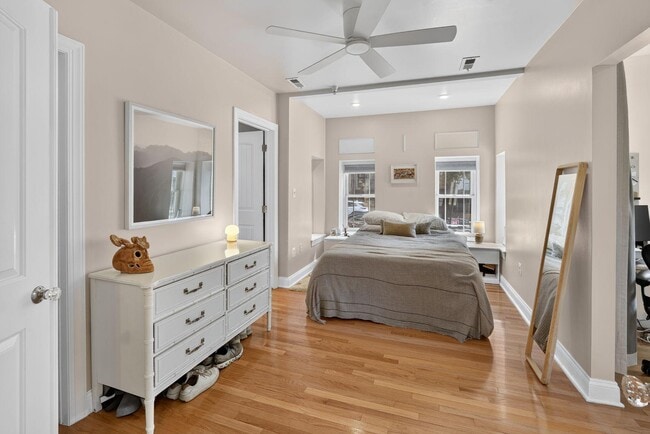 Photo - 660 Morton Pl NE