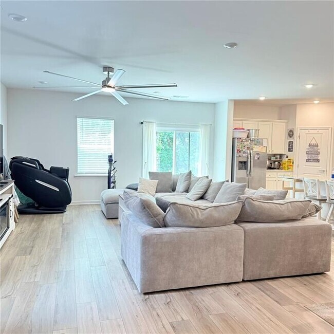 987 Evergreen Rd